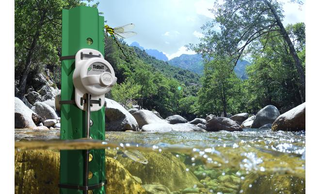 HOBO Tidbit MX2205 waterproof data loggers attached to post with external sensor cable submerged is used to monitor a stream