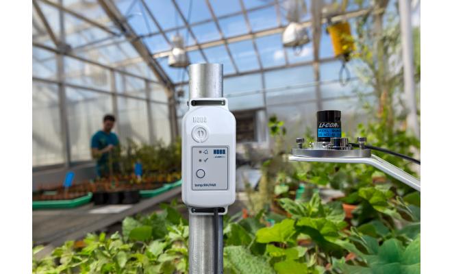 Light, temperature and RH data logger with PAR sensor in greenhouse