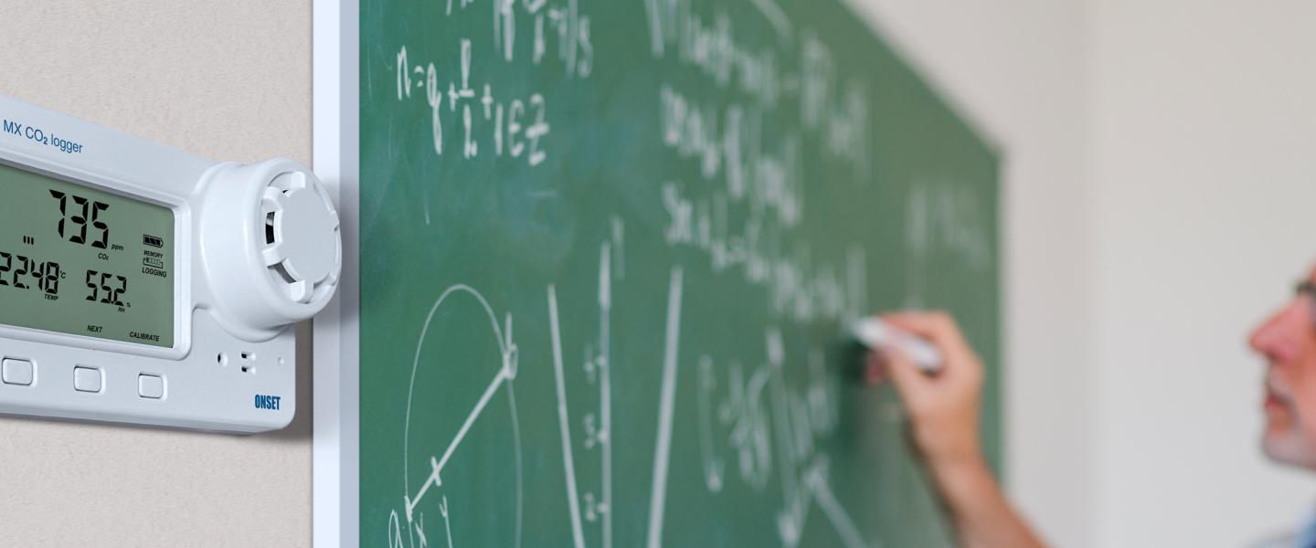 Monitoring CO2 levels in a classroom